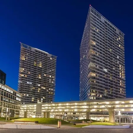 3 Apartment, Terrace, New Building, Old Apartamento