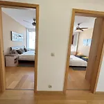 アパート 3 Apartment, Terrace, New Building, Old ブラチスラヴァ
