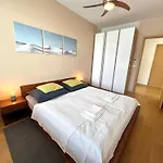 3 Apartment, Terrace, New Building, Old ブラチスラヴァ