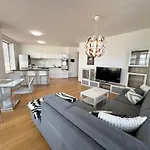 アパート 3 Apartment, Terrace, New Building, Old