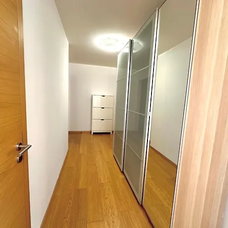 アパート 3 Apartment, Terrace, New Building, Old
